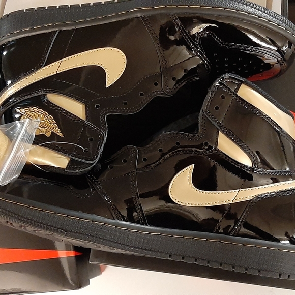 Jordan 1 Black Metallic Gold - Picture 4 of 5